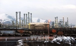 Iran lấp xi măng vào lò phản ứng nước nặng Arak